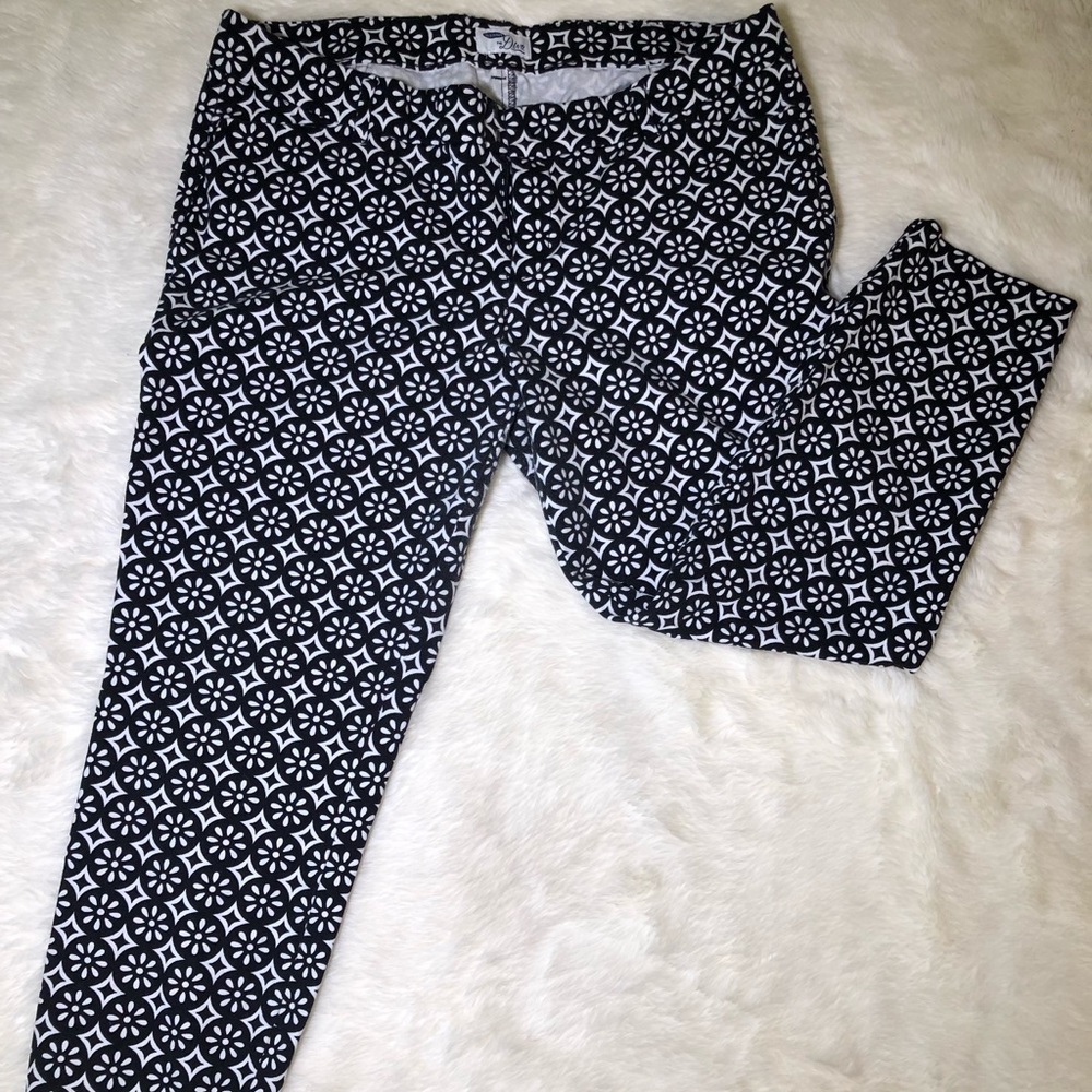 Black and white printed pants